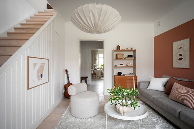 Trevligt stylat vardagsrum inför försäljning